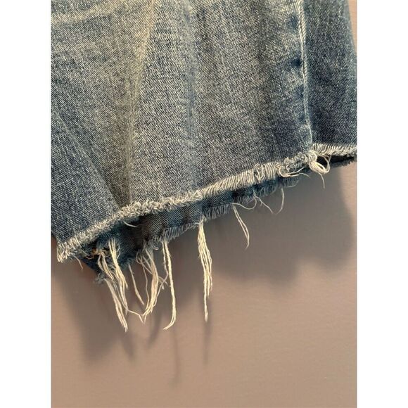 Universal Thread Women's Distressed Denim Shorts Blue Size 8 Casual - Picture 5 of 9